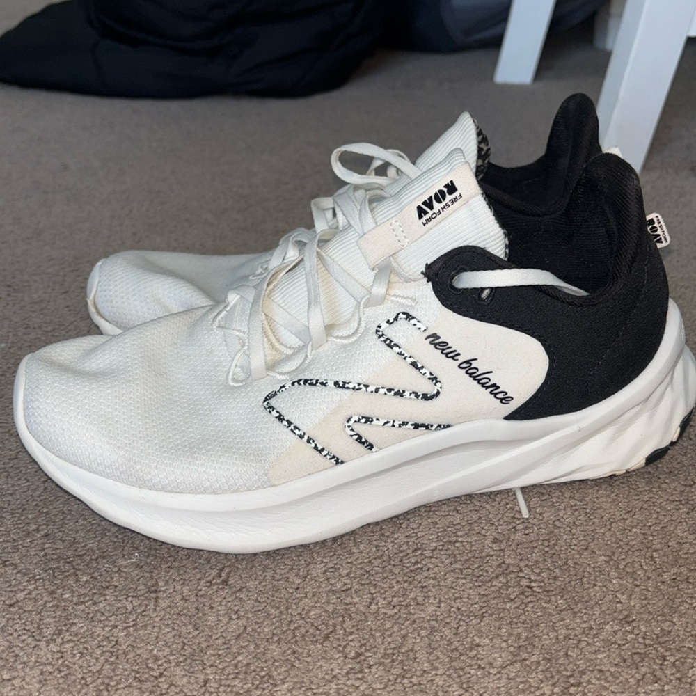 NEW BALANCE RUNNING SHOE